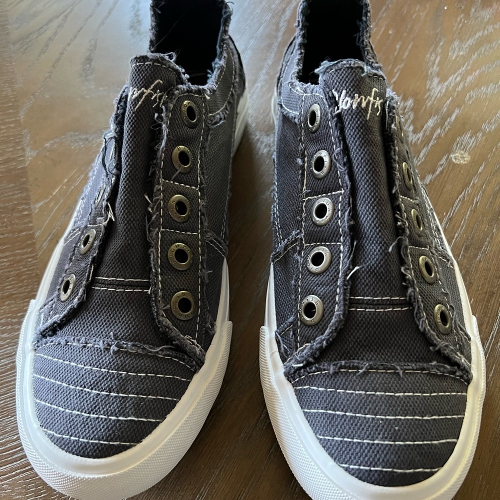 Brand New Blow Fish size 8 - Picture 2 of 3